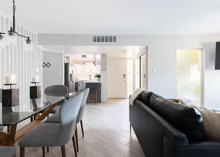 Modern Chic In Midtown W Pool & Hot Tub Ferienhaus *