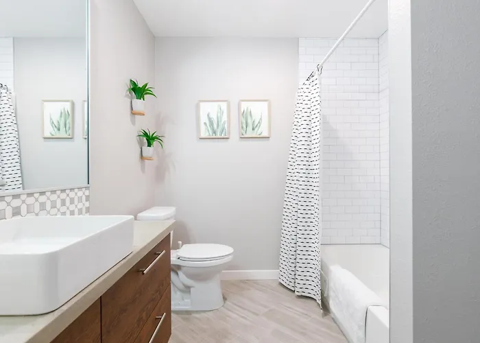 Modern Chic In Midtown W Pool & Hot Tub *